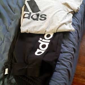 Jogging pants and T shirt